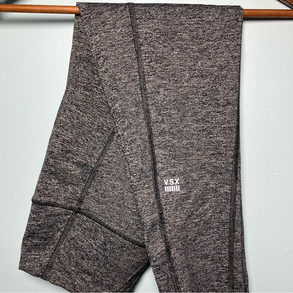 𝅺Victoria's Secret VSX Knockout Capri Leggings Heather Grey